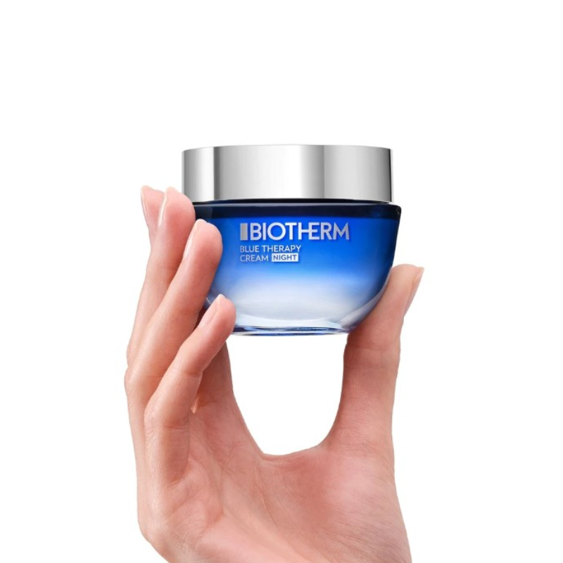 Biotherm Blue Therapy Night Cream 15 ml  ไนท์ครีมฟื้นคืนความอ่อนเยาว์ให้ผิว ด้วยครีมบำรุงผิวยามค่ำคืน จากไบโอเธิร์ม ที่ผสานส่วนผสมของสาหร่าย ช่วยฟื้นบำรุงความกระชับ พร้อมลดเลือนริ้วรอย และจุดด่างดำ สำหรับผิวธรรมดา ผิวผสม